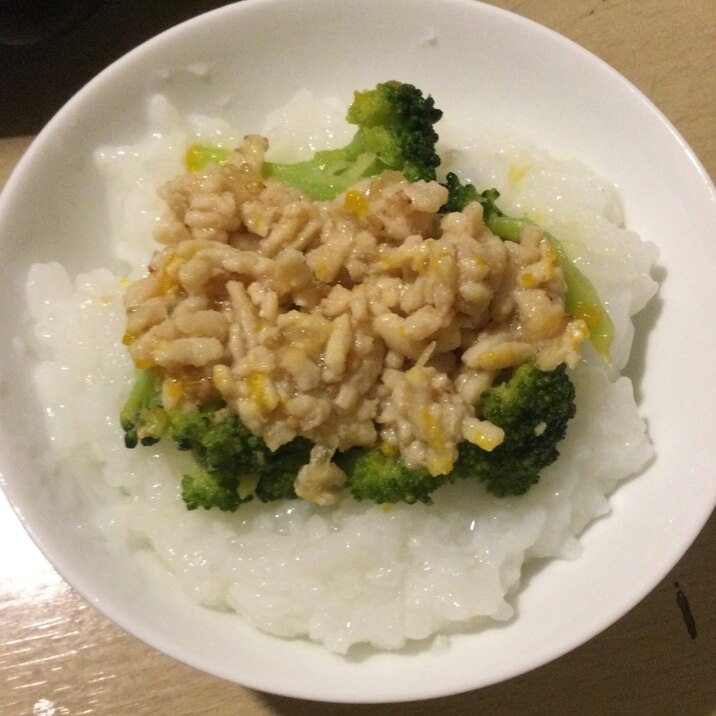 ブロッコリーの鶏そぼろあんかけ丼♪